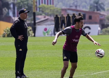 Eduardo Baptista ganha reforço importante para o Criciúma na reta final da temporada