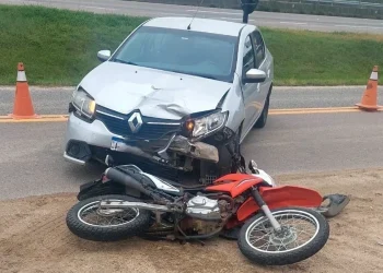 Acidente de trânsito deixa motociclista ferido na BR-101