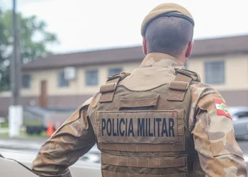 Criança de 2 anos afirma ter sido agredida pelo pai e homem acababa preso