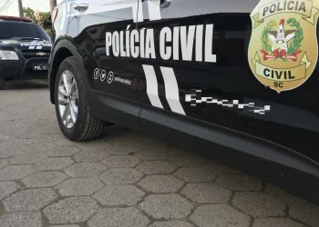 Operações simultâneas prendem suspeitos e apreendem mais de seis quilos de drogas