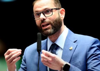 Jorge Seif paga salário de R$ 31 mil a lojista que nunca foi vista no gabinete, afirma jornal