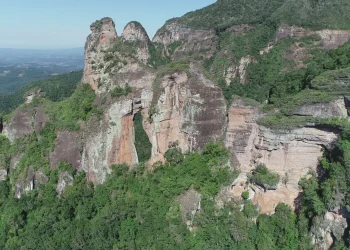 Rios, trilhas e cachoeiras atraem novo perfil de turistas para a região carbonífera neste verão
