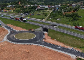 Paulo Lopes recebe nova rotatória para retorno na BR-101