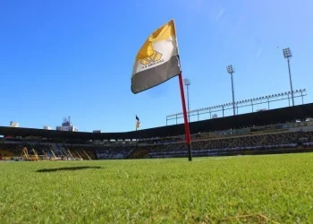 Criciúma demite sete funcionários do futebol profissional e de base