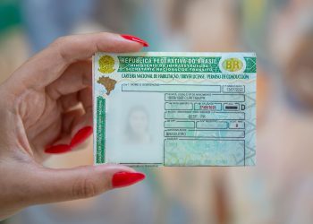 Governo lança aplicativo com aulas gratuitas para CNH e oficializa novas regras