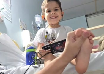 Mãe pede doações de sangue para filho em tratamento contra leucemia