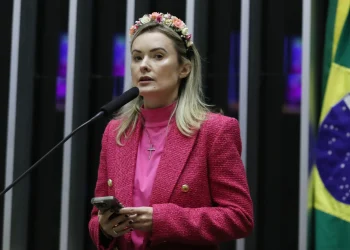 Deputada de Criciúma visita Eduardo Bolsonaro nos Estados Unidos