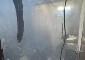 Incêndio provocado por homem em surto destrói residência