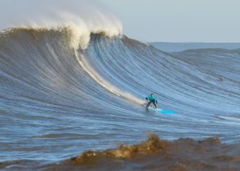 Janela de espera do campeonato de ondas grandes segue até fevereiro