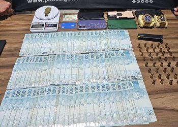 Operação apreende R$ 15,5 mil, munições e drogas