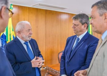 Flávio e Tarcísio empatam com Lula em 2º turno