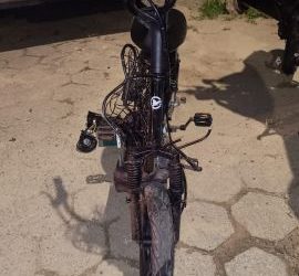 Condutor de moto elétrica morre em colisão frontal na SC-434