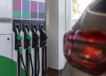 Procon notifica postos e apura repasse de redução no preço dos combustíveis