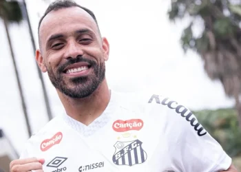 Natural de Morro da Fumaça, Moisés é contratado pelo Santos