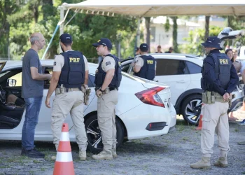 PRF prevê aumento de até 50% no trânsito nas rodovias federais durante o Carnaval